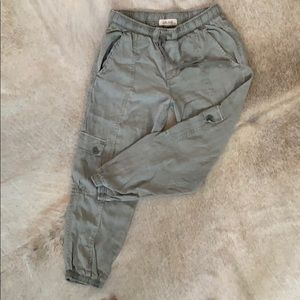 Light grayish green Bella Dahl cargo capris